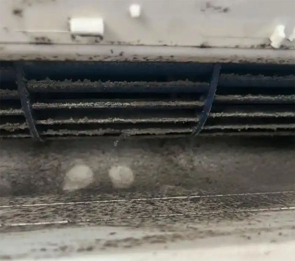 莫力达空调吹的风有股烧焦味是怎么回事